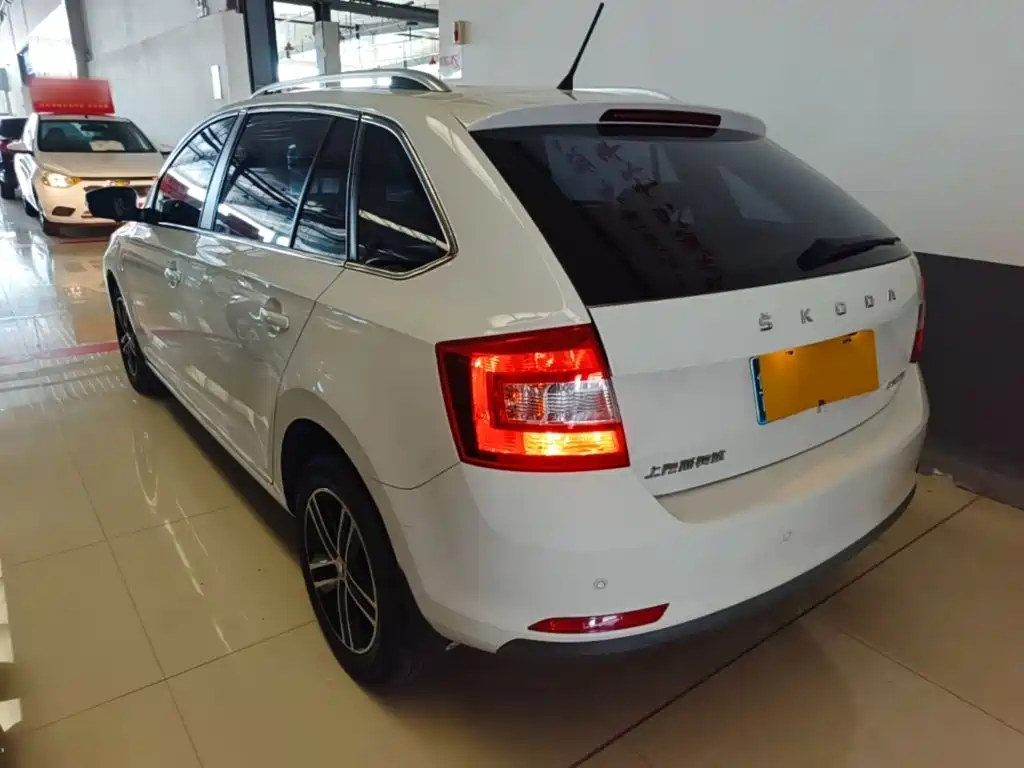 Rapid Spaceback Facelift 1.5 L Auto Standard CN-VI