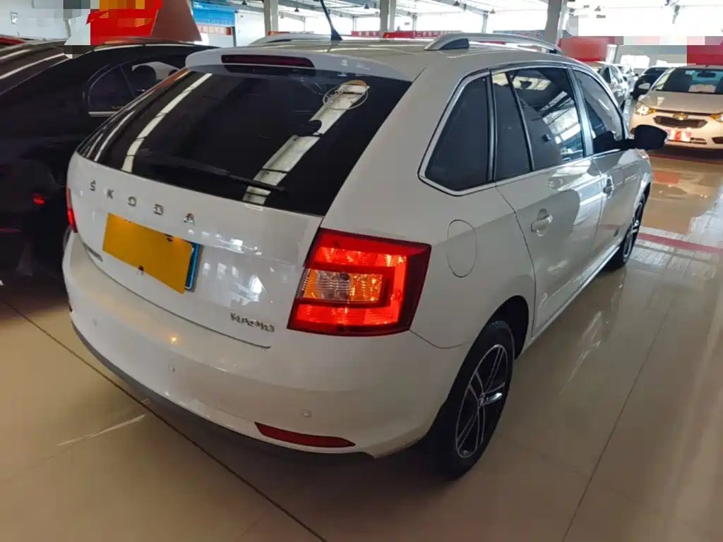 Rapid Spaceback Facelift 1.5 L Auto Standard CN-VI