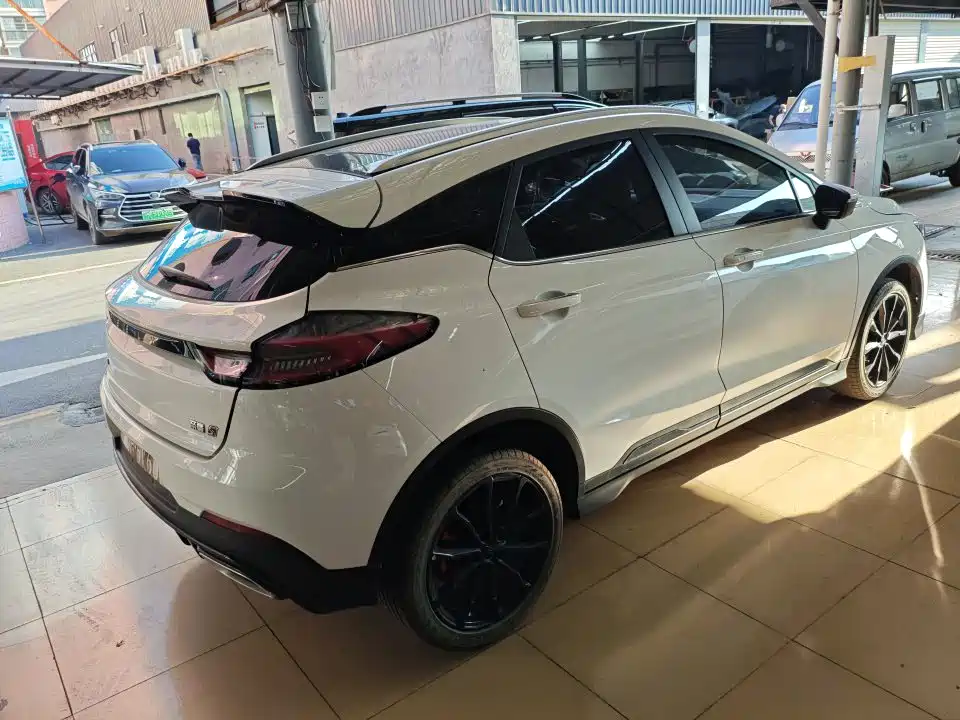 Emgrand S 1.4 T CVT Distinguished
