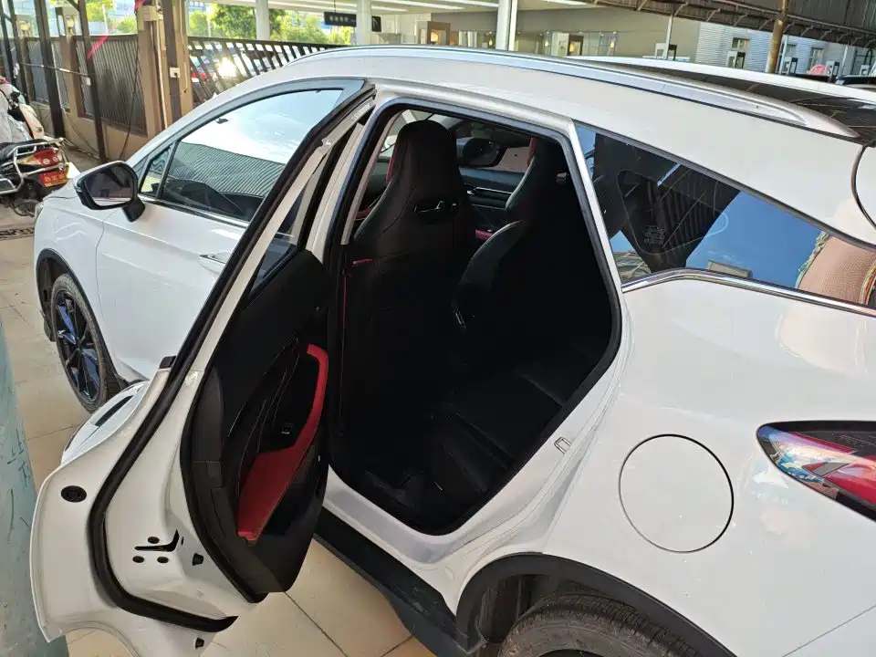 Emgrand S 1.4 T CVT Distinguished