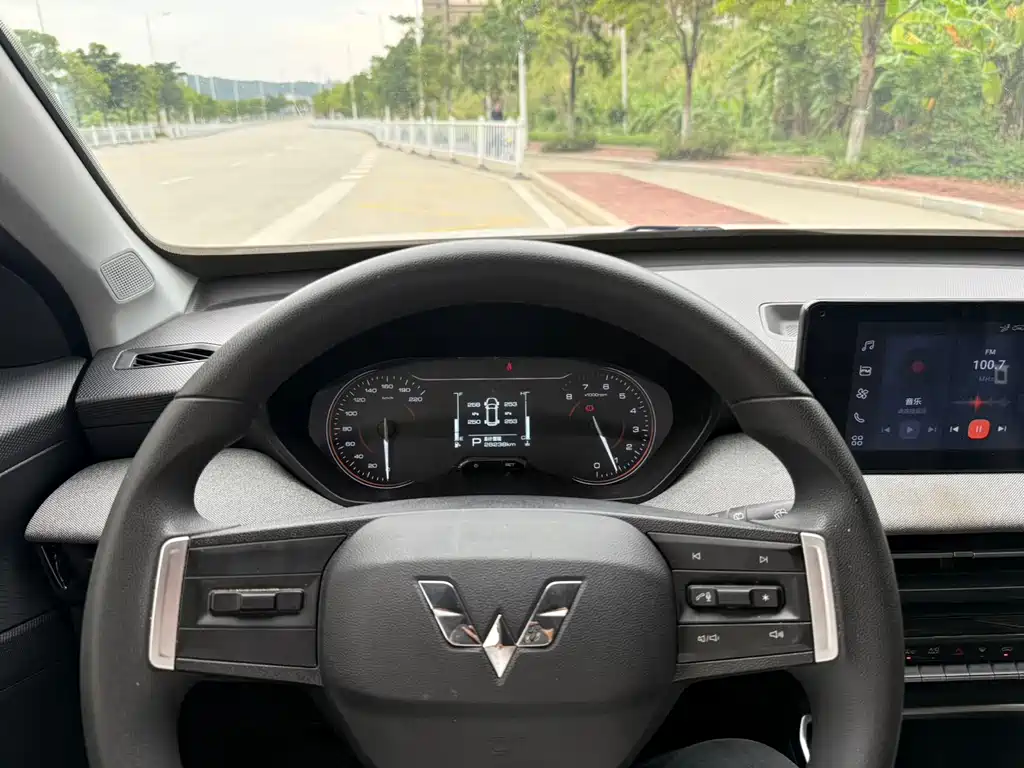 Wuling Xingchi 1.5 L CVT Smooth Cool