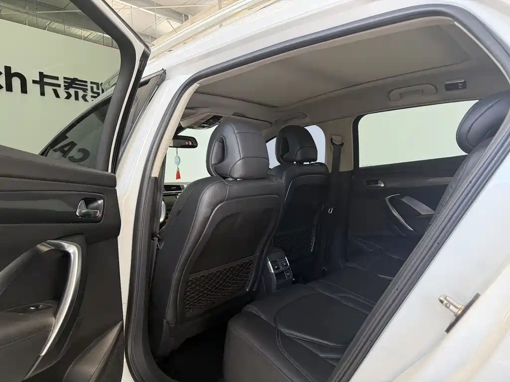DS 6 1.6 T Luxury THP200