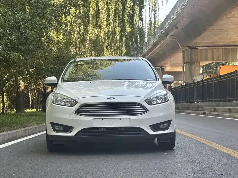 Ford Focus Sedan 1.6 L Auto Style Smart Travel