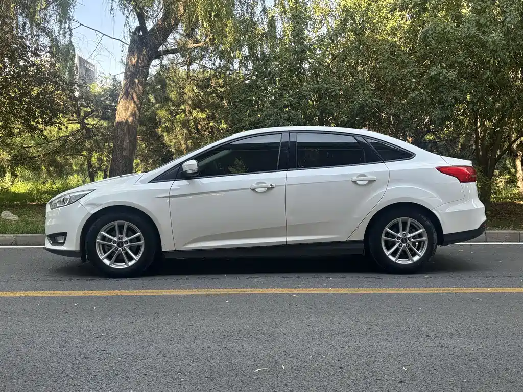 Focus Sedan 1.6 L Auto Style Smart Travel