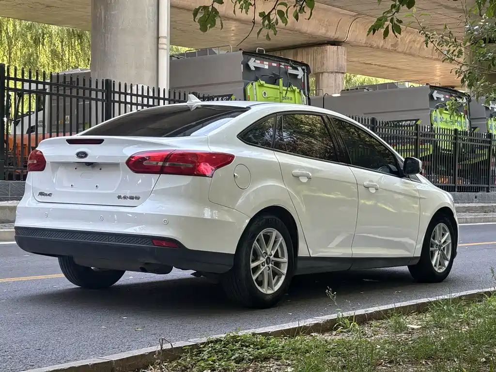 Focus Sedan 1.6 L Auto Style Smart Travel
