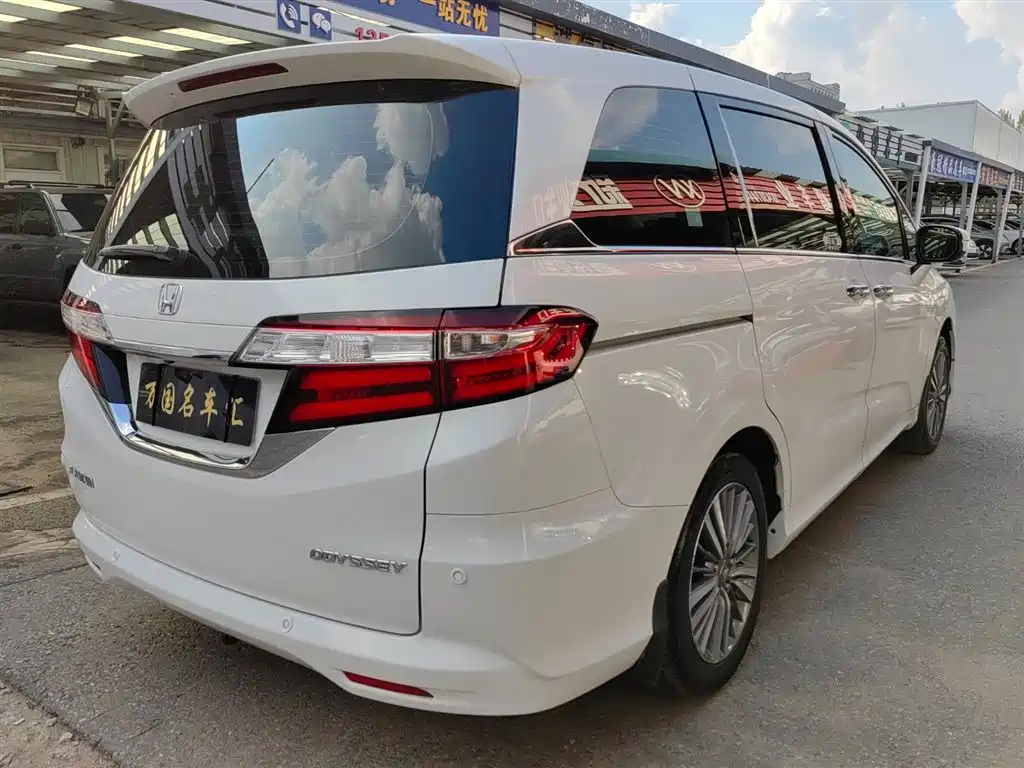 Odyssey 2.4 L Luxury