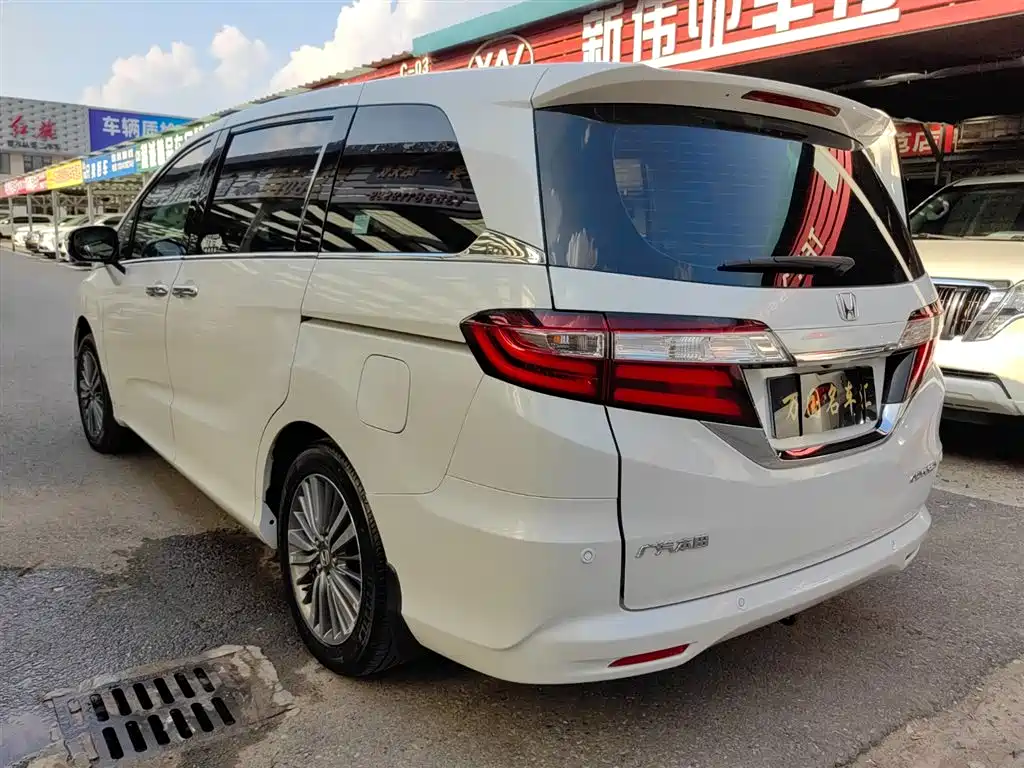 Odyssey 2.4 L Luxury