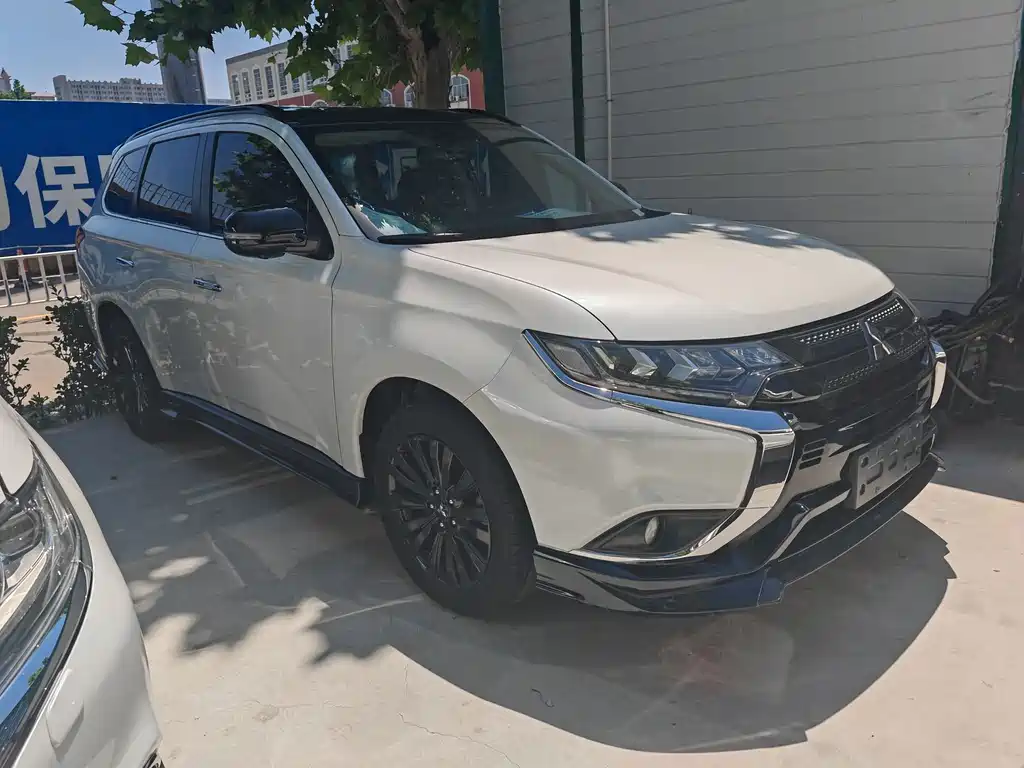 Outlander 2.4 L 4 WD 5-seat
