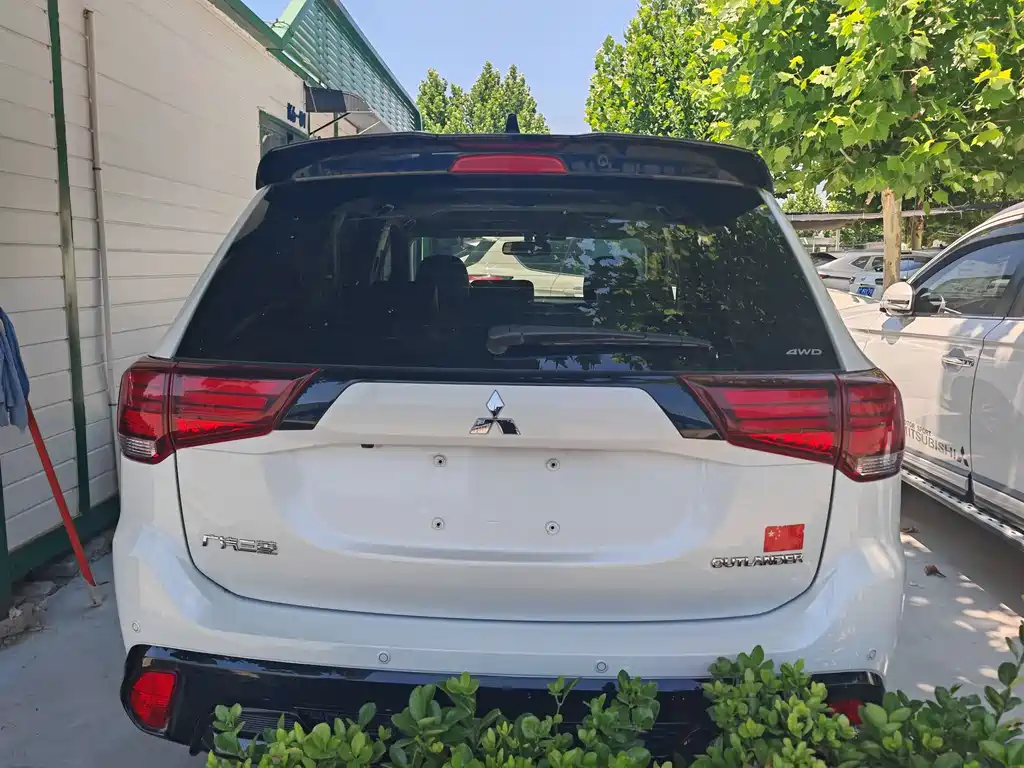 Outlander 2.4 L 4 WD 5-seat