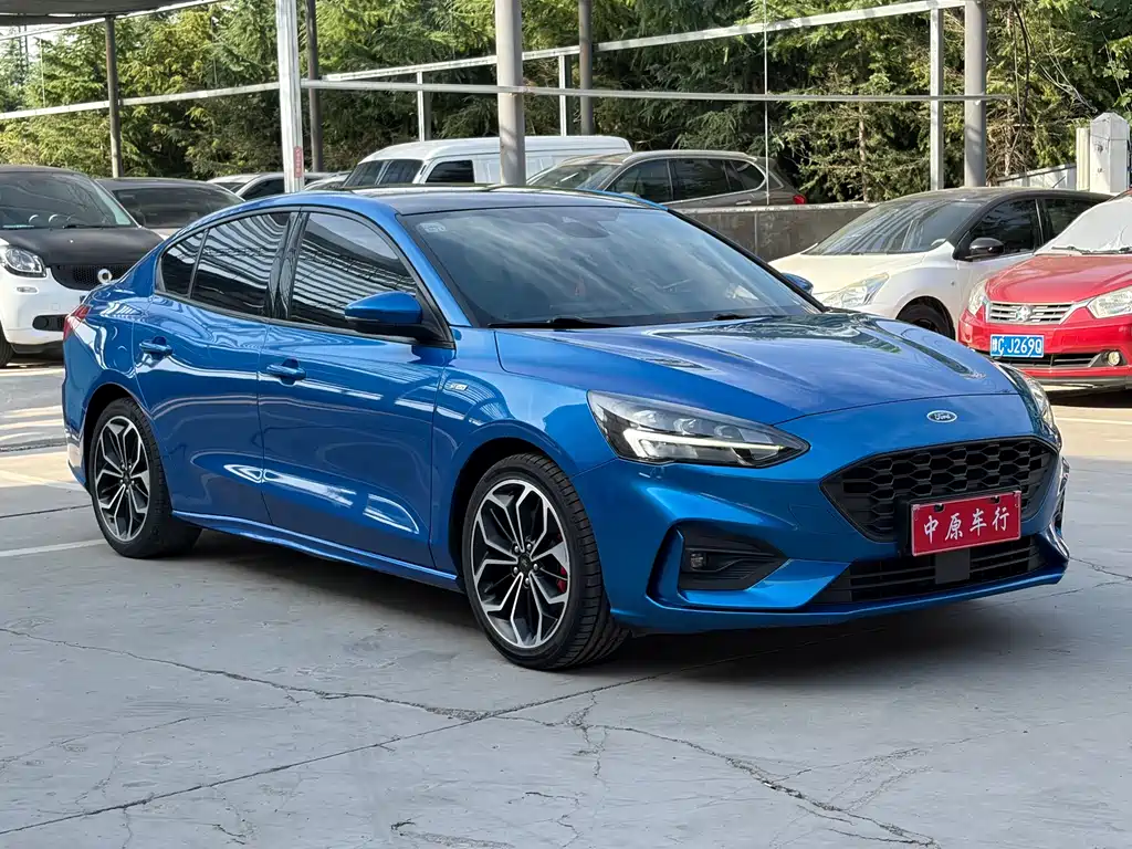 Focus Sedan EcoBoost 180 Auto ST Line