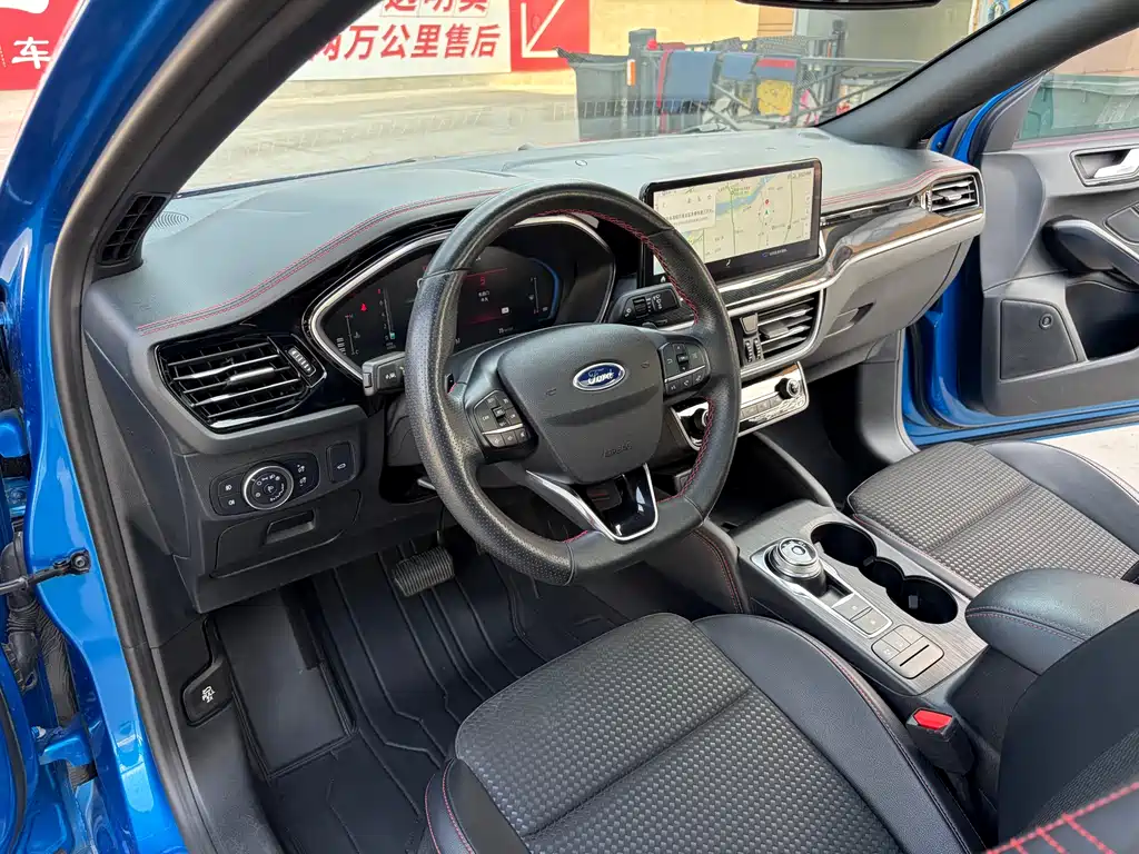 Focus Sedan EcoBoost 180 Auto ST Line