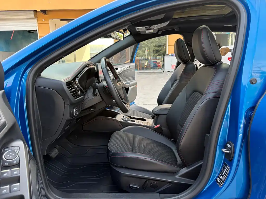 Focus Sedan EcoBoost 180 Auto ST Line