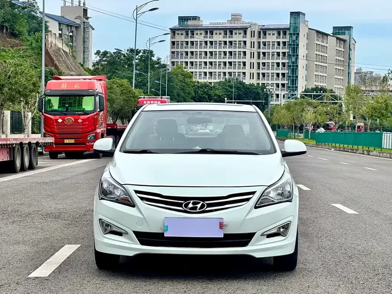 Hyundai Accent 1.4 L Manual Flagship TOP