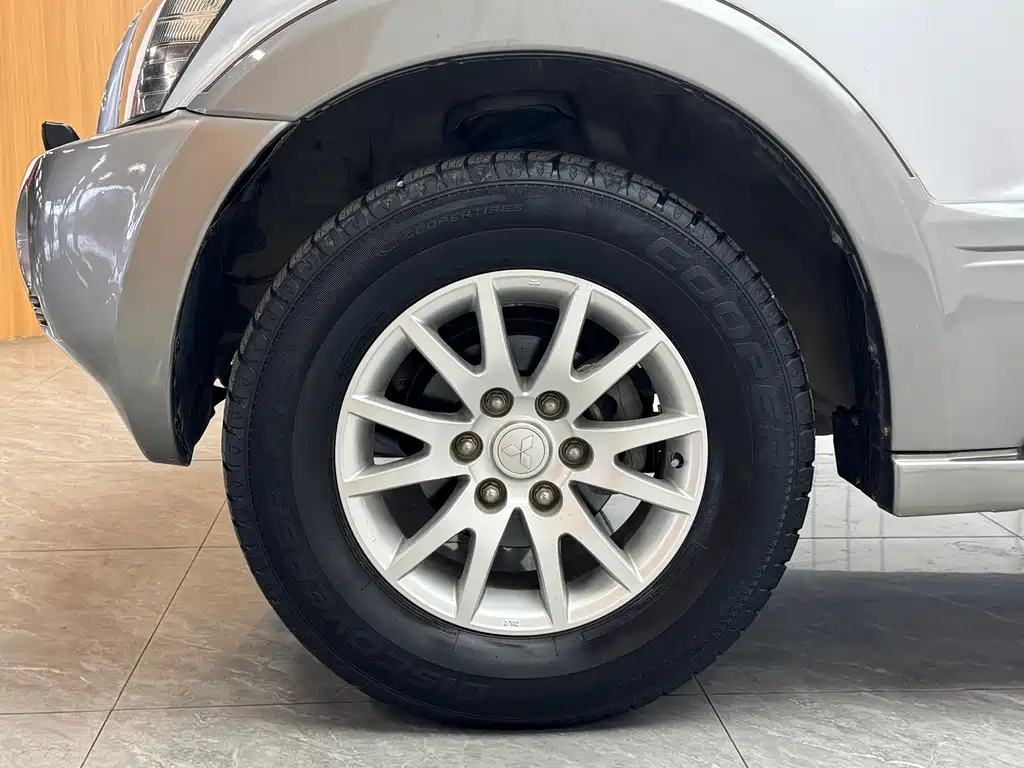 Pajero 帕杰罗 2004款 V73 3.0 L GLS