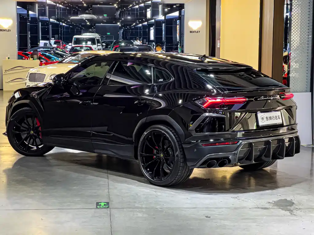 Urus 4.0 T V8
