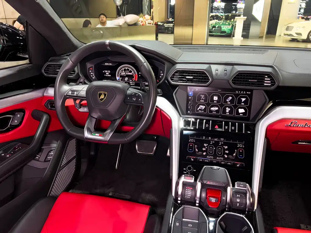 Urus 4.0 T V8