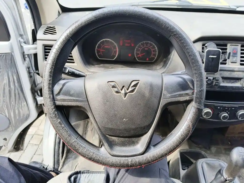 Wuling Rongguang S 五菱荣光S 2023款 1.5 L 基本型封窗车 2座