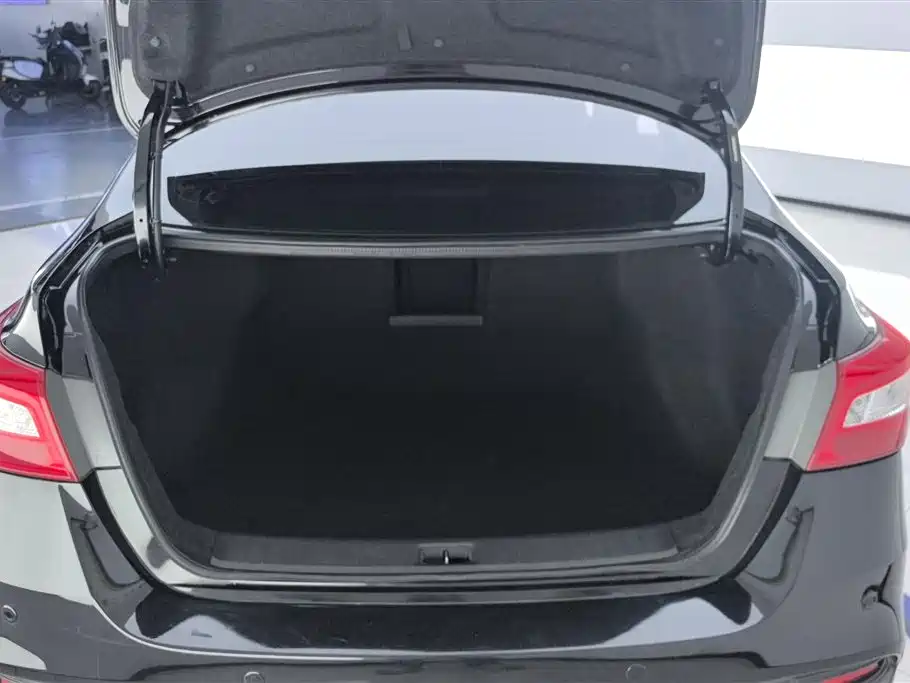 Sylphy 1.6 XV CVT Premium