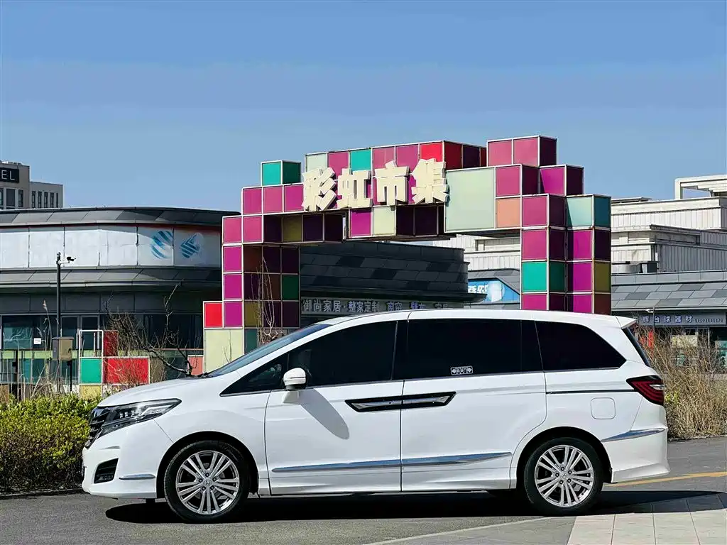 Elysion 2.4 L Luxury