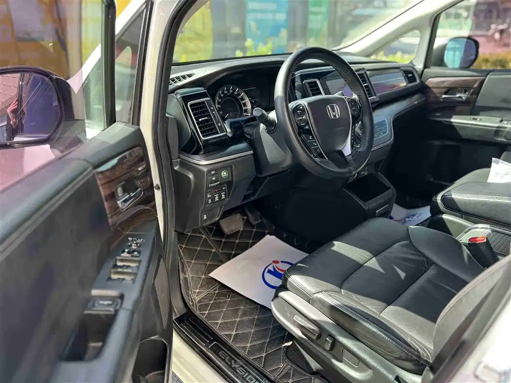 Elysion 2.4 L Luxury