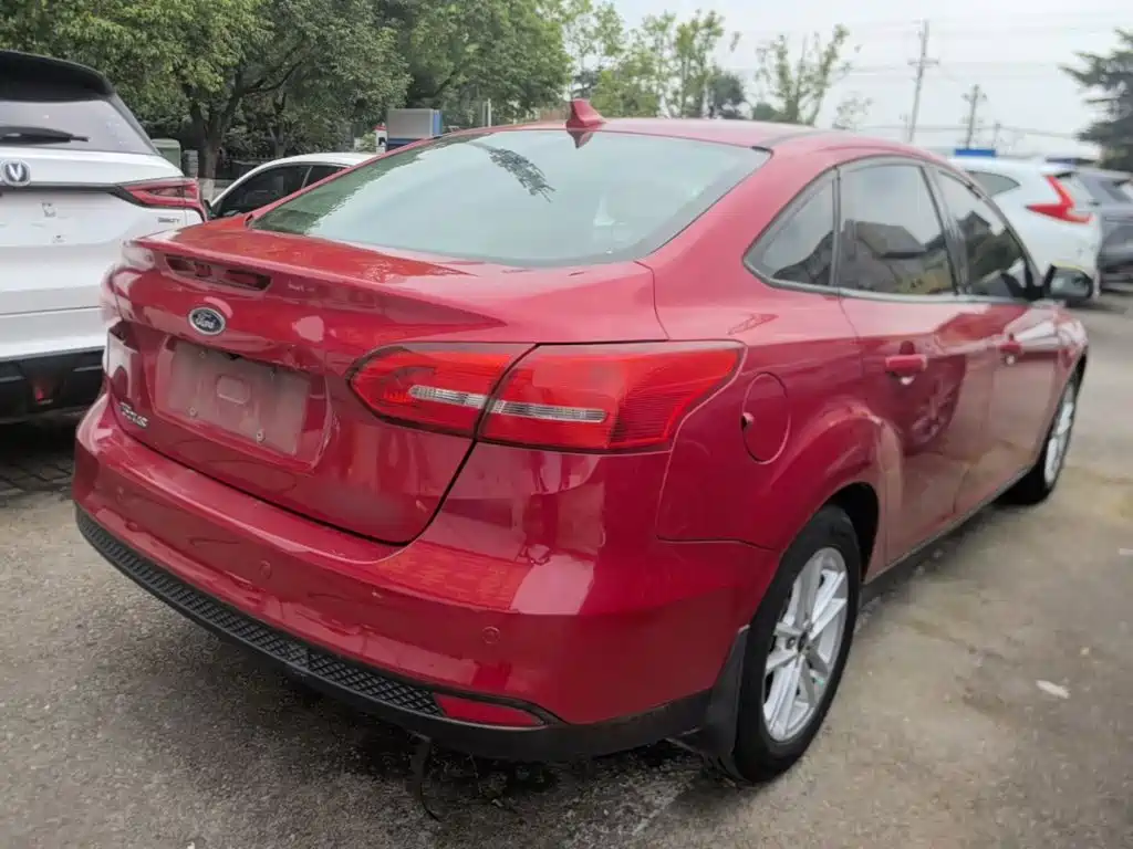 Focus Sedan Classic 1.6 L Auto Style Smart Travel