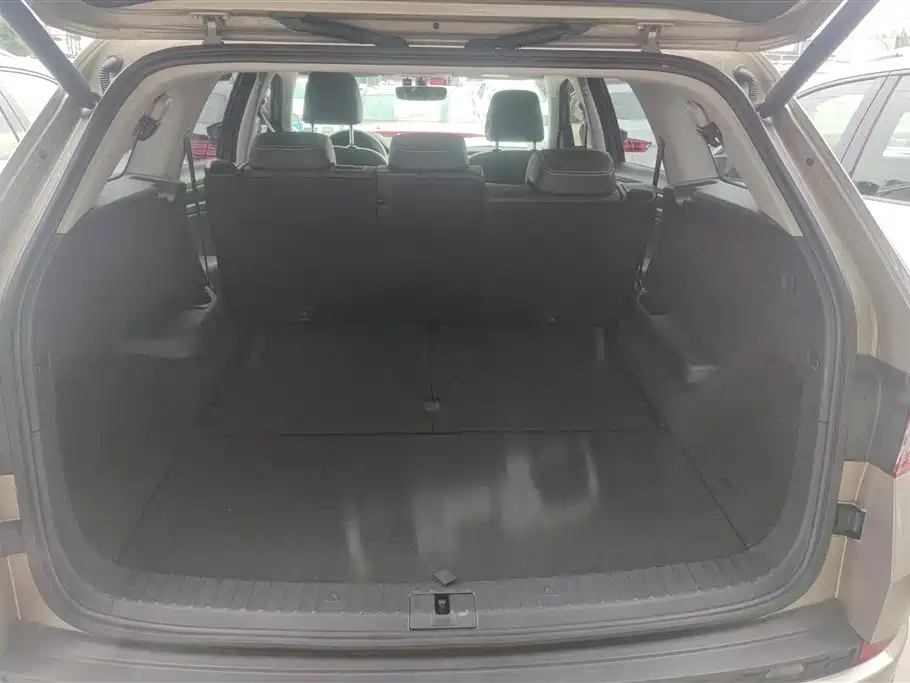 Kodiaq 柯迪亚克 2019款 改款 TSI330 7座两驱豪华优享版 国VI