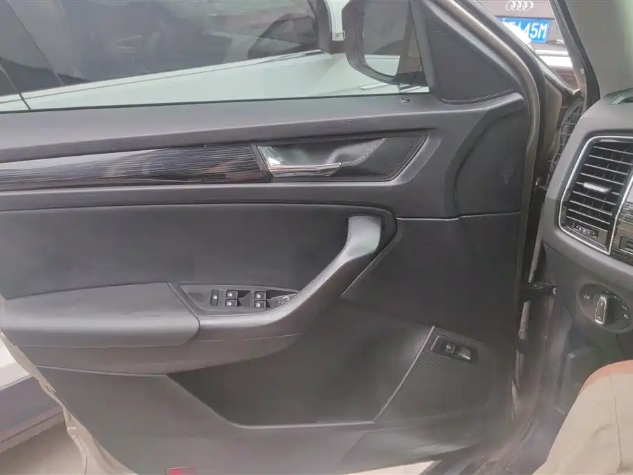Kodiaq 柯迪亚克 2019款 改款 TSI330 7座两驱豪华优享版 国VI
