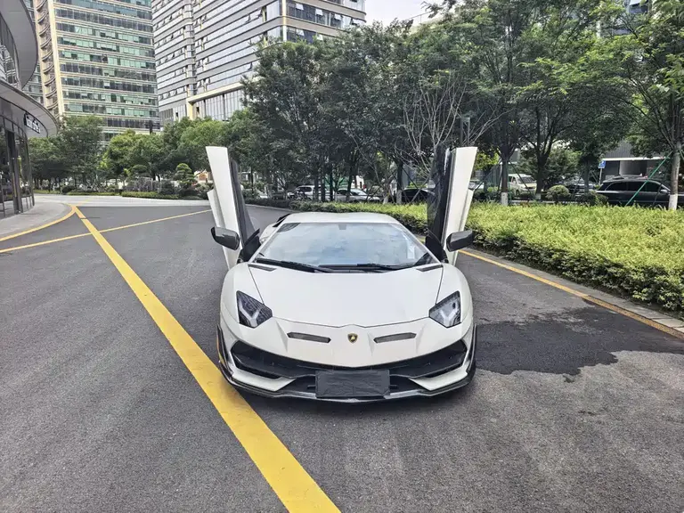 Lamborghini Aventador LP 700-4
