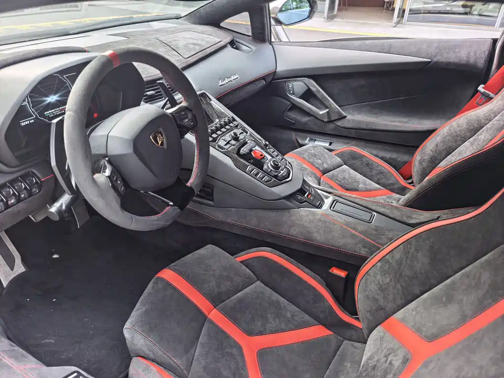 Aventador LP 700-4