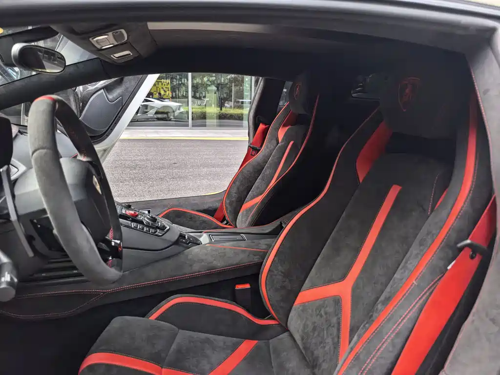 Aventador LP 700-4