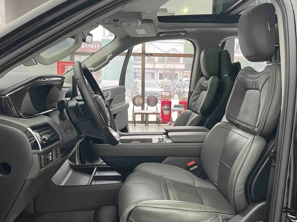 Navigator 3.5 T LWB President