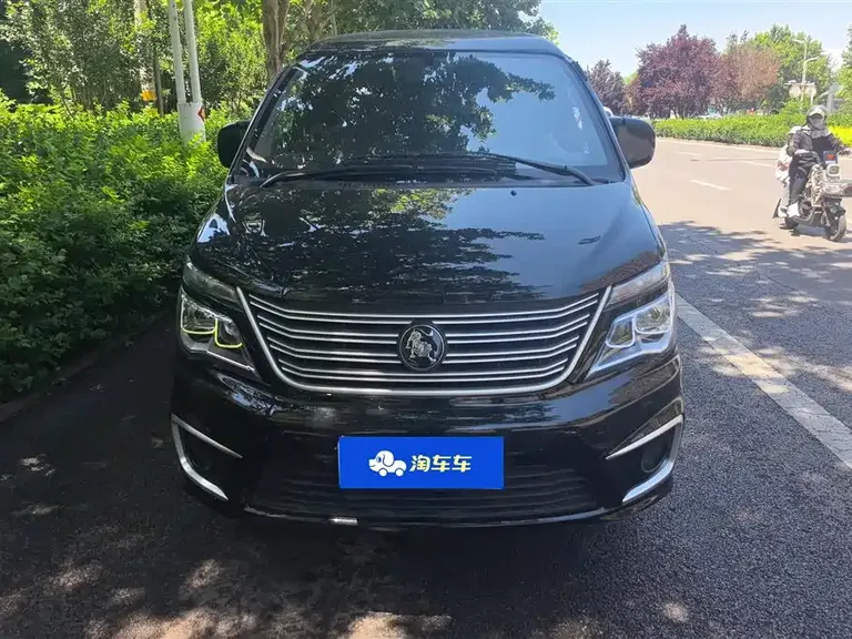 Dongfeng Lingzhi M5 L 1.6 L Utility 7-seat