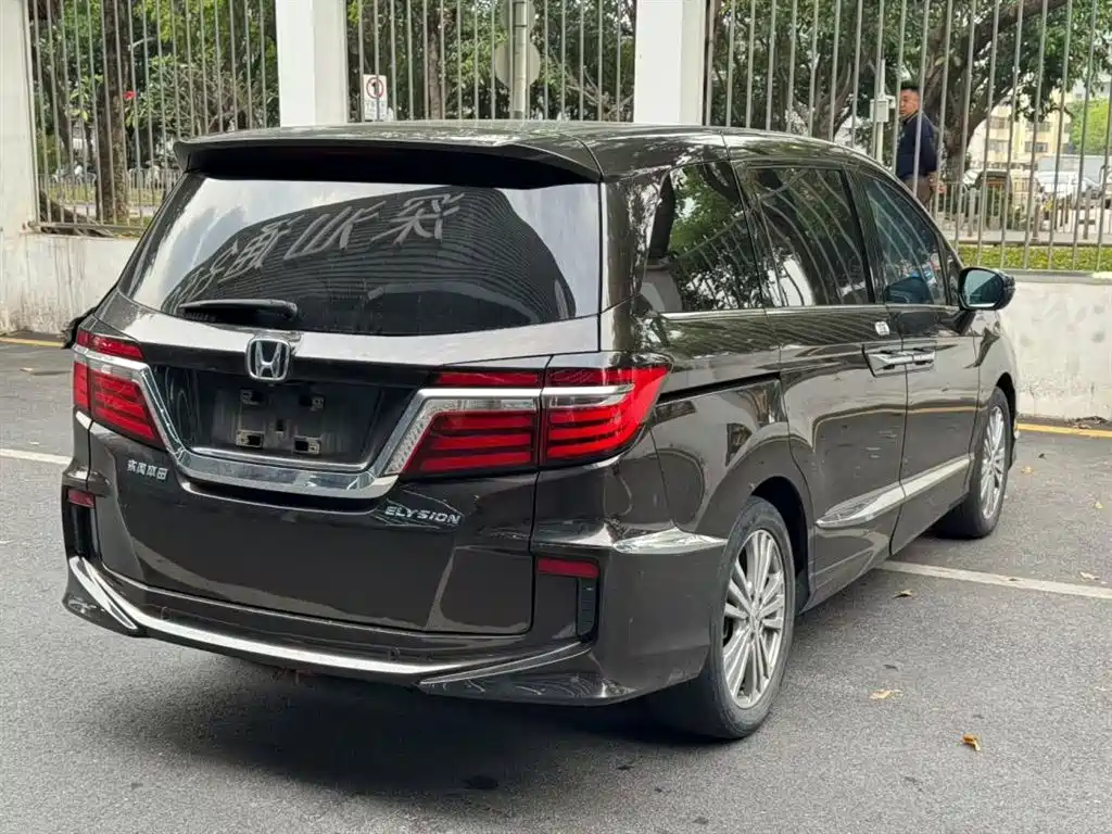 Elysion 2.4 L Luxury