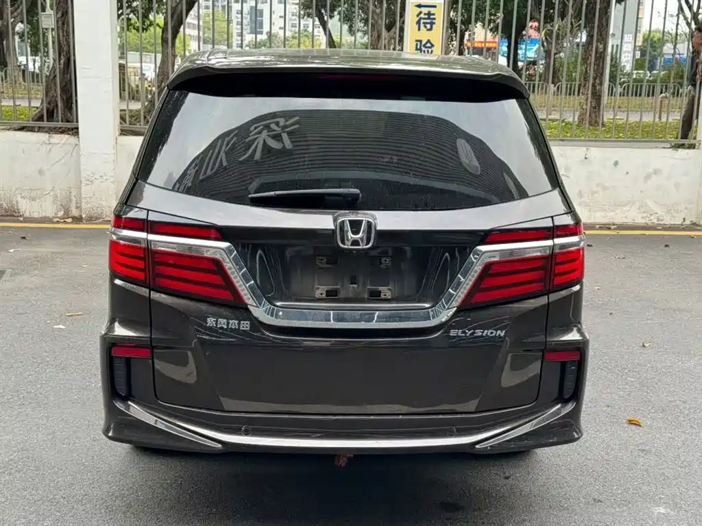 Elysion 2.4 L Luxury