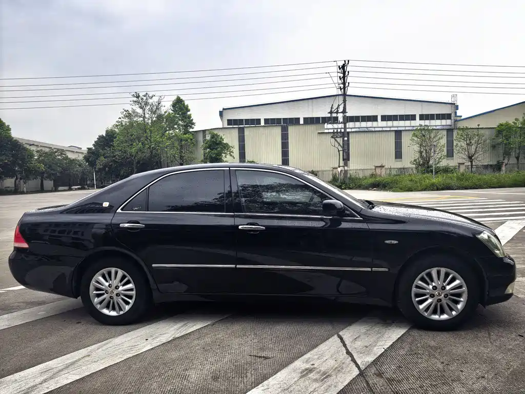 Crown 2.5 L Royal Special Edition