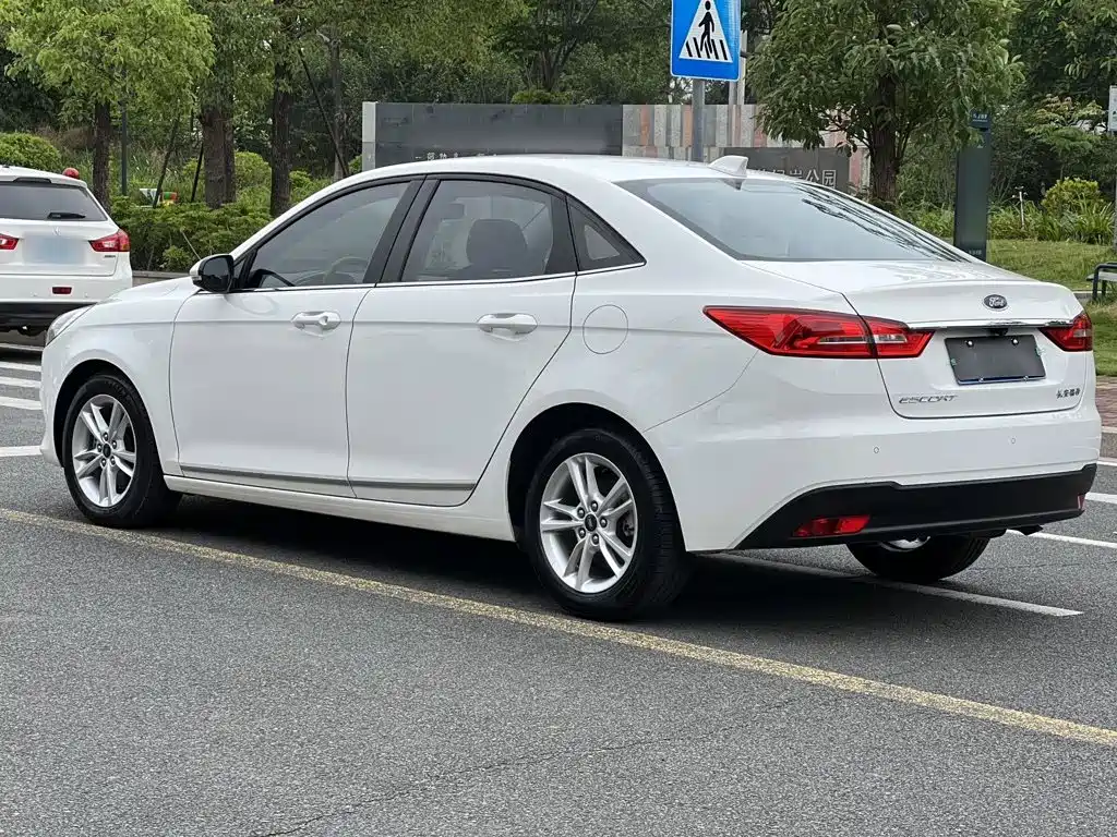 Escort Facelift 1.5 L Auto Joy CN-VI