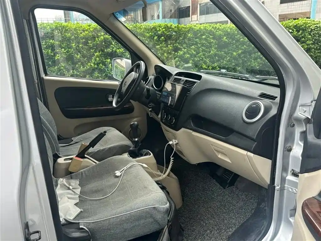 Changan Ruixing M80 1.5 L Basic 4-seat Single AC AC CN-VI Flat Roof Hatch DAM15 KR