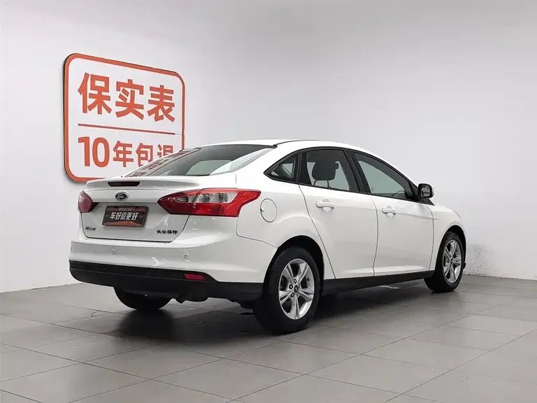 Ford Focus Sedan 1.6 L Manual Style