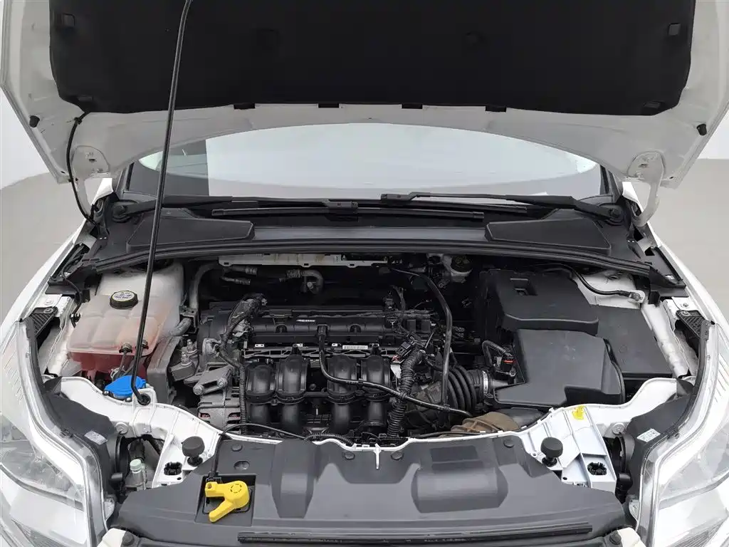 Focus Sedan 1.6 L Manual Style