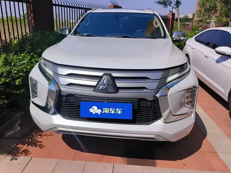 Mitsubishi Pajero Sport (Import) 帕杰罗·劲畅进口 2020款 3.0 L 豪华版
