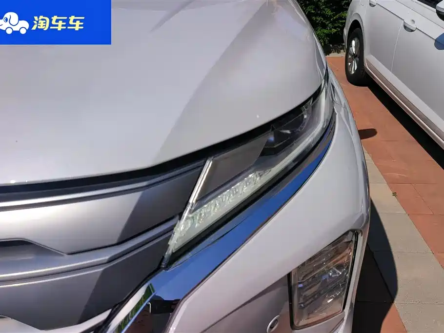 Pajero Sport (Import) 帕杰罗·劲畅进口 2020款 3.0 L 豪华版