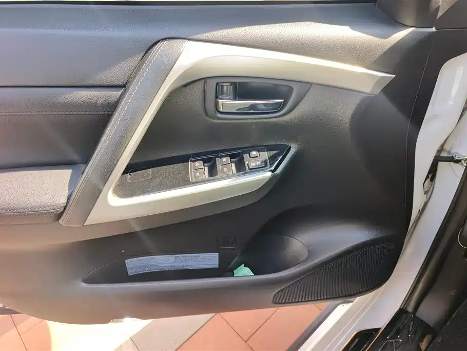 Pajero Sport (Import) 帕杰罗·劲畅进口 2020款 3.0 L 豪华版