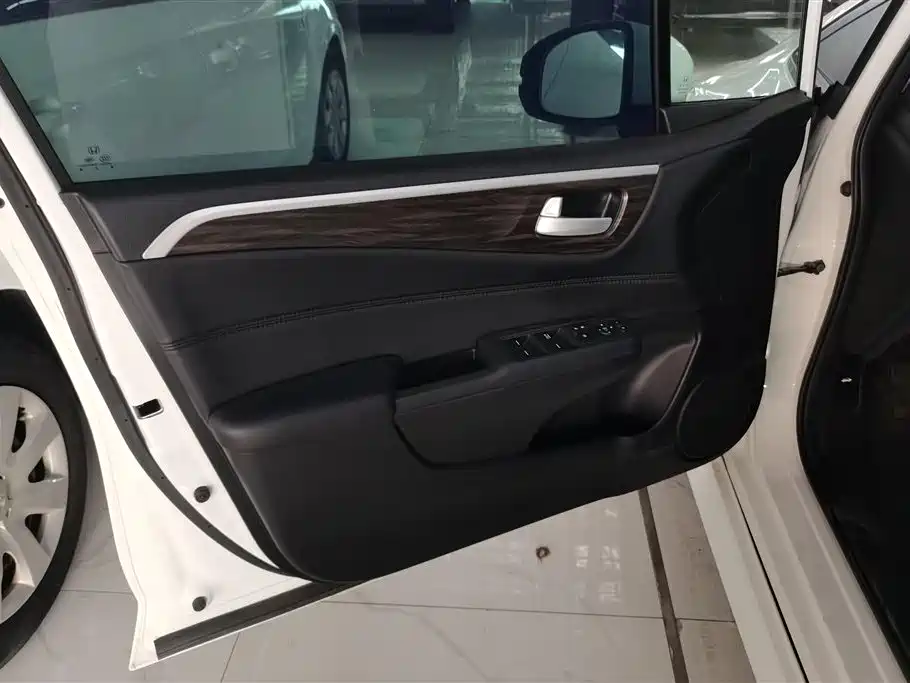 Jade 1.8 L Auto Comfort
