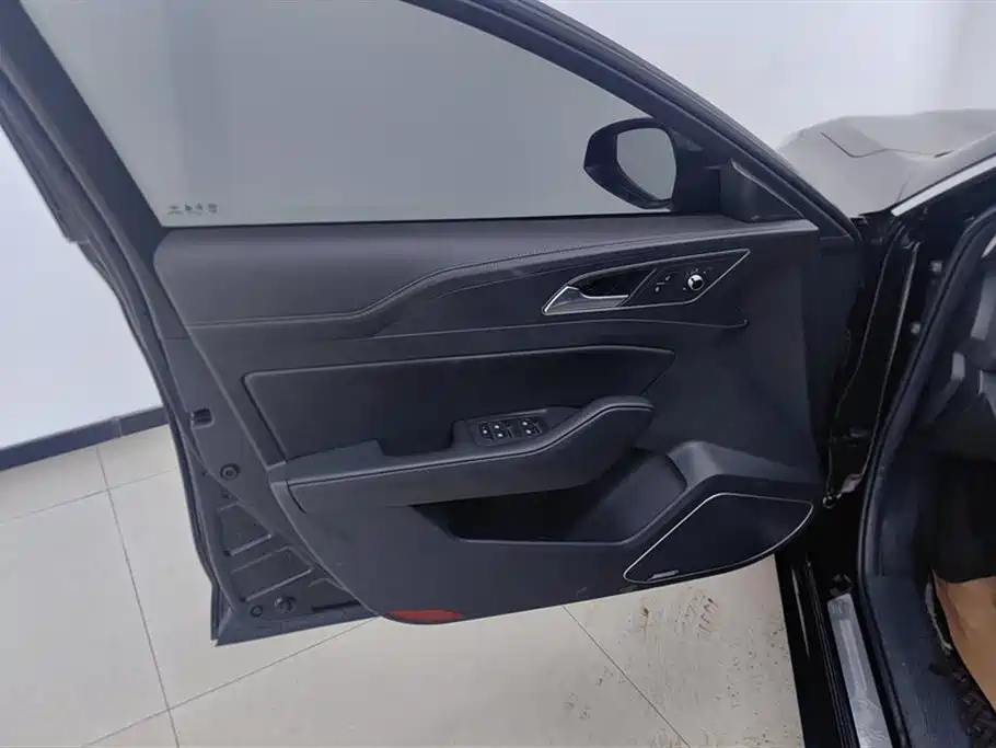 Hongqi H5 Classic Facelift 1.8 T Auto Connected Flagship Enjoyment