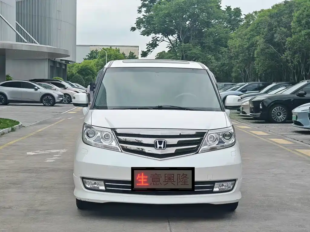 Elysion 2.4 L VTi-S Distinguished