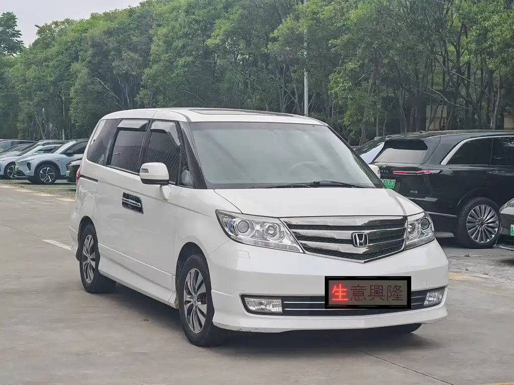 Elysion 2.4 L VTi-S Distinguished