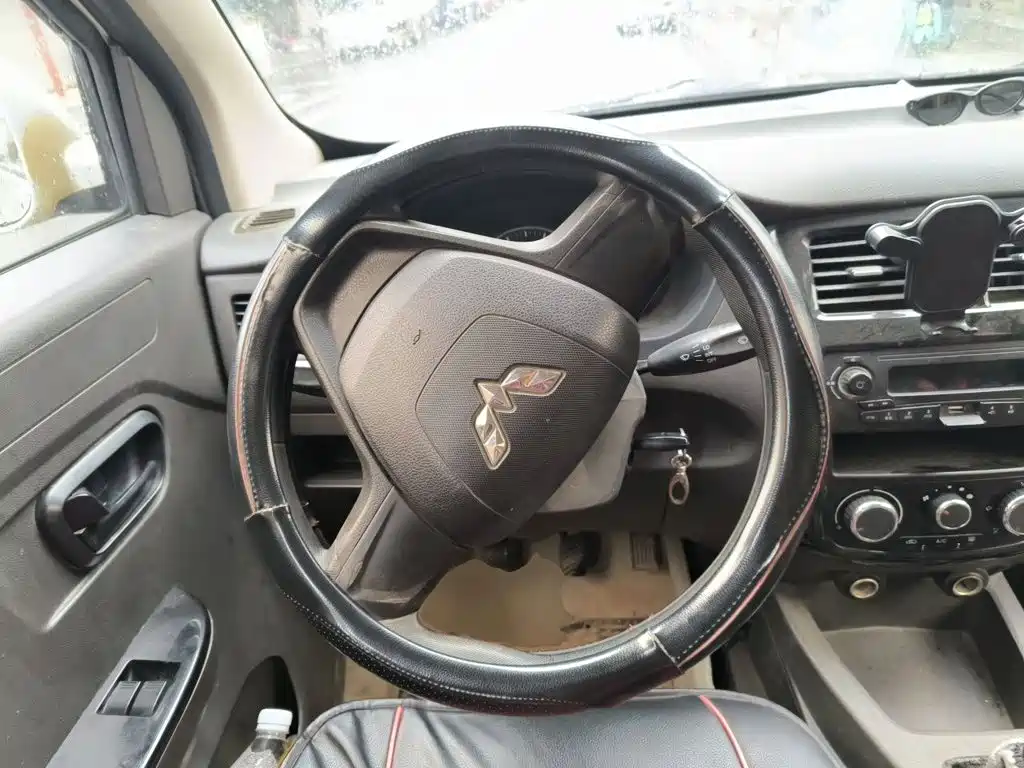 Wuling Rongguang V 1.5 L Standard