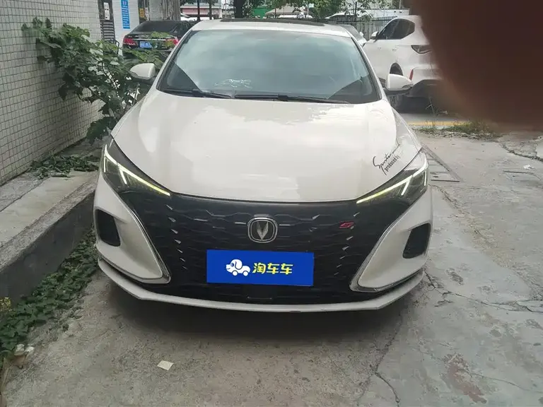 Changan Eado PLUS Blue Whale NE 1.4 T GDI DCT Distinguished