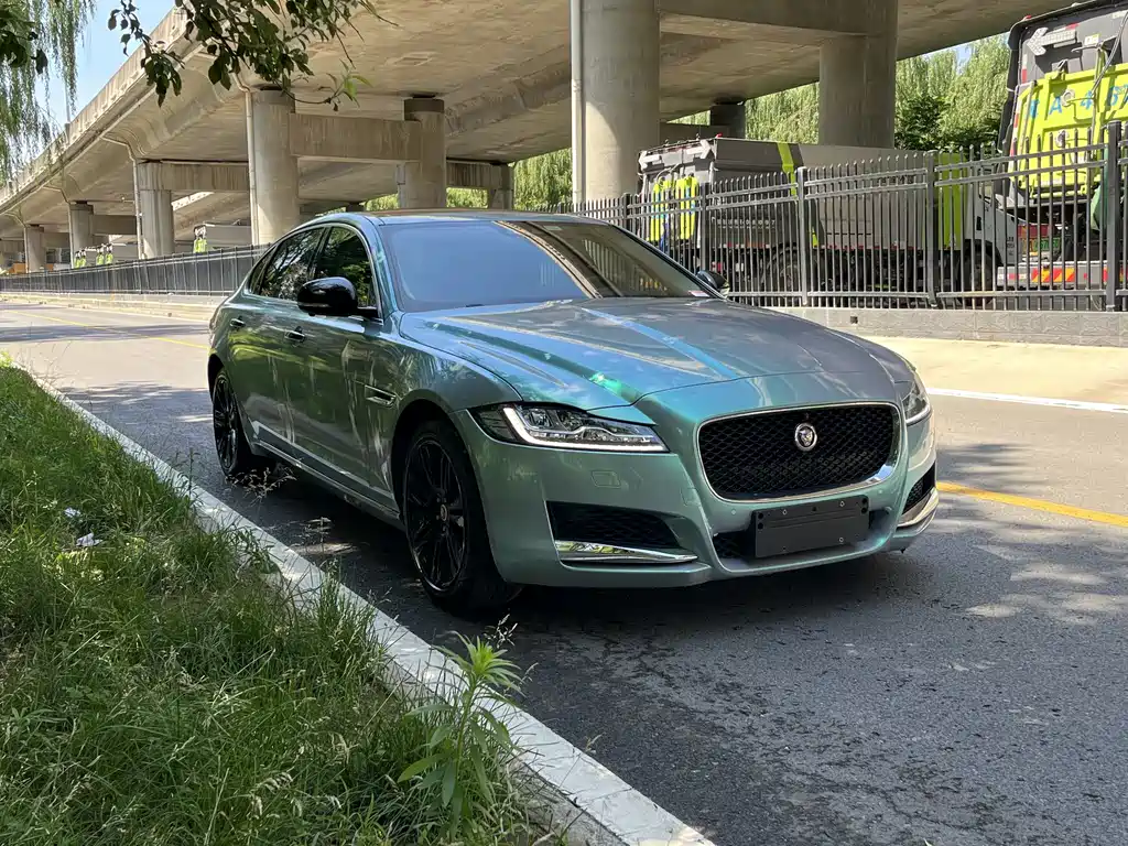Jaguar XFL XFL 2.0 T 250 PS 4 WD Premium