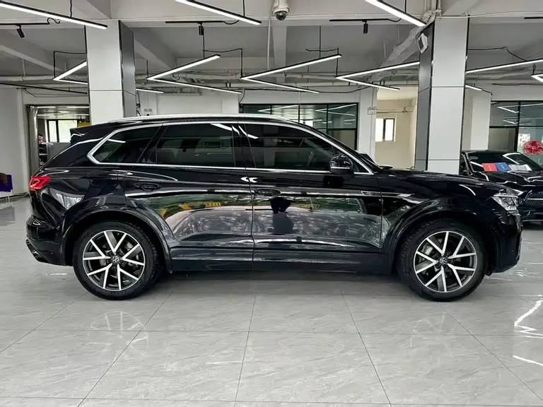 Volkswagen Touareg 3.0 TSI Sharp Enjoyment Classic Sport Package